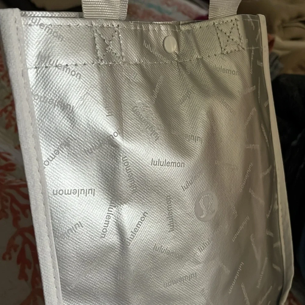 NEW! Lululemon Belt Bag Ripstop One size, Black
Found it!!! - Picture 8 of 8